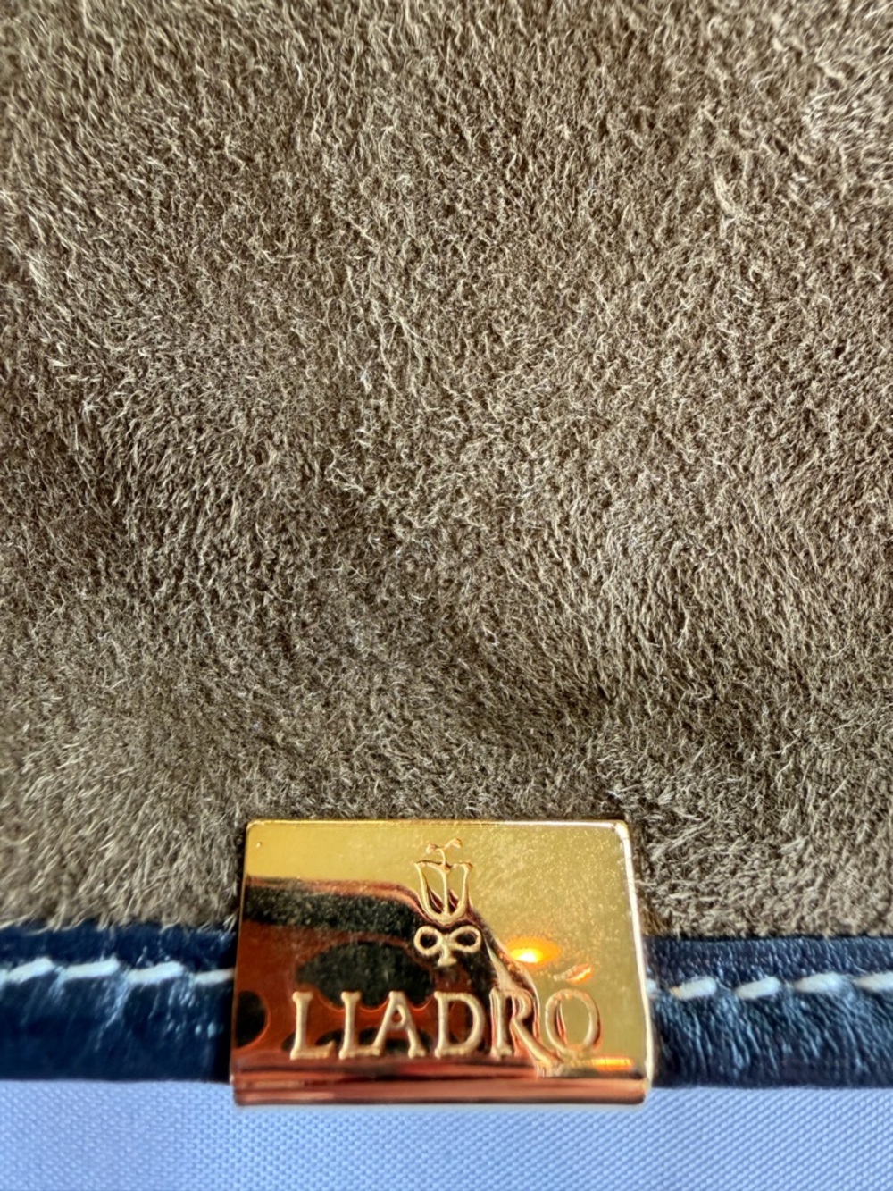 Vintage Lladro Dark Green Suede Purse with Braided Black Leather Detail - Picture 10 of 16